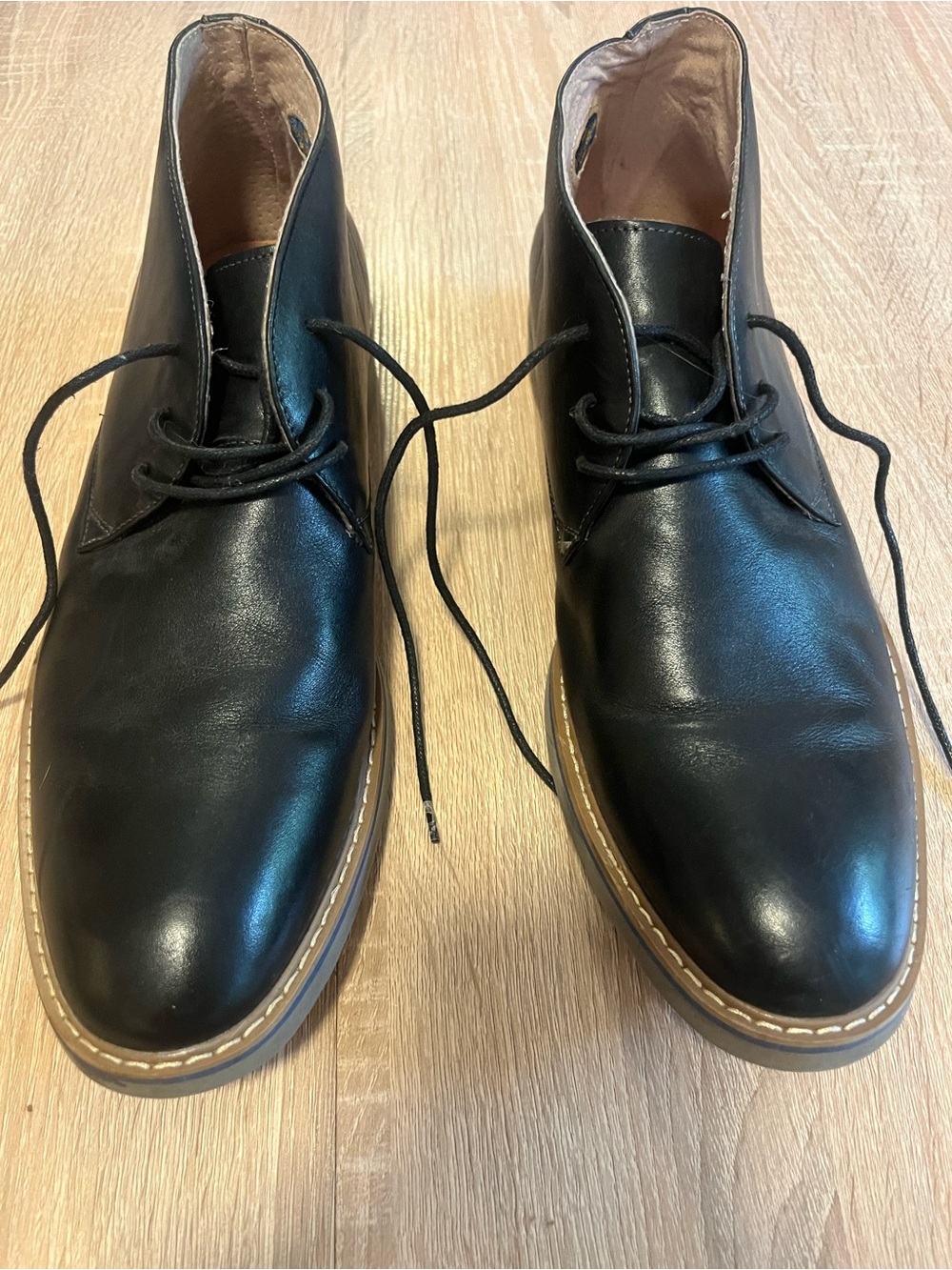 Florsheim Black Leather Chukka Boots with Tan Welt